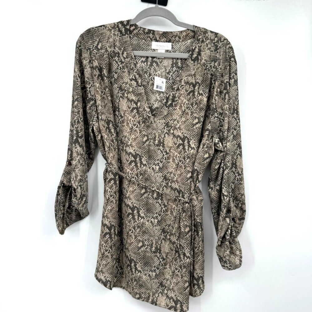 NWT Motherhood Maternity Snake Print Shirt Woman’s size XL gray cream